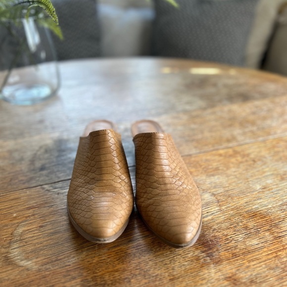 Faux Snake Mules Tan - 7.5 - Picture 2 of 4